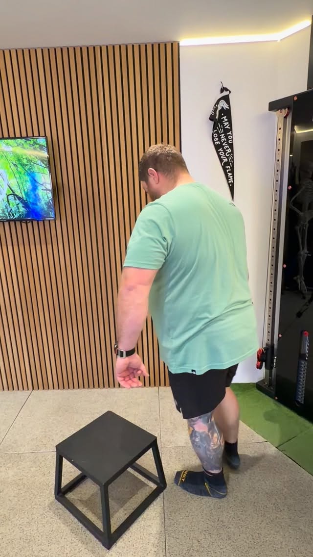 Sciatica to Performance | Biomechanics Coaching 🫱🏻🫲🏽
It took me just under 4 weeks to get Lee sciatica free and now he’s moving freely without pain.
Working the lower body with this lateral cross-step up improves internal rotation mobility of the hip down into the foot.
Supportive muscles from the external obliques and QL’s support trunk stability and anti-flexion but most importantly this exercise allows the lower back to stay quiet.
Do you need someone to design you creative full body exercises like this?
Link in bio for assessment and 1-1 details 📍
#LowBackPain
#LowerBackRehab
#SciaticaRehab
#PostureCorrection
#MobilityTraining