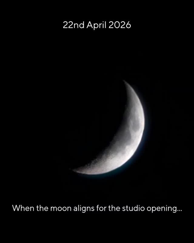 🌙 Captured this photo of the moon and it fits perfectly in my logo 🌙