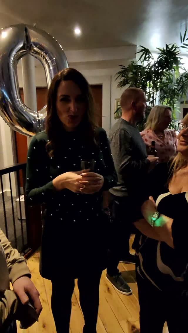 A lovely little clip from a party at the weekend celebrating a beautiful lady ππ
A little bit of info so the clip makes sense π
I had asked them to google a celebrity on their phone and I was able to read their minds and tell them who it was π₯°
I think they made a fabulous choice as I absolutely adore @therock Dwayne Johnson π
Which celebrity would you have chosen?