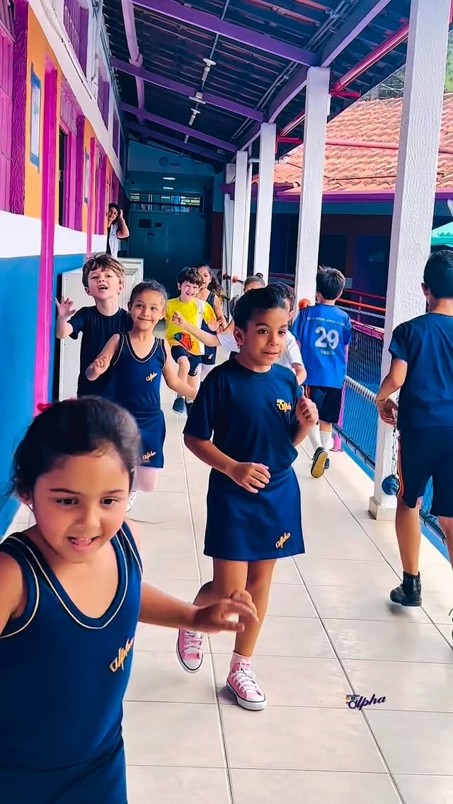 O sinal toca e a alegria toma conta! 😄🎈
No Colégio Alpha, o intervalo é sinônimo de amizade, energia e muita diversão.
Porque aprender também é brincar! 💛