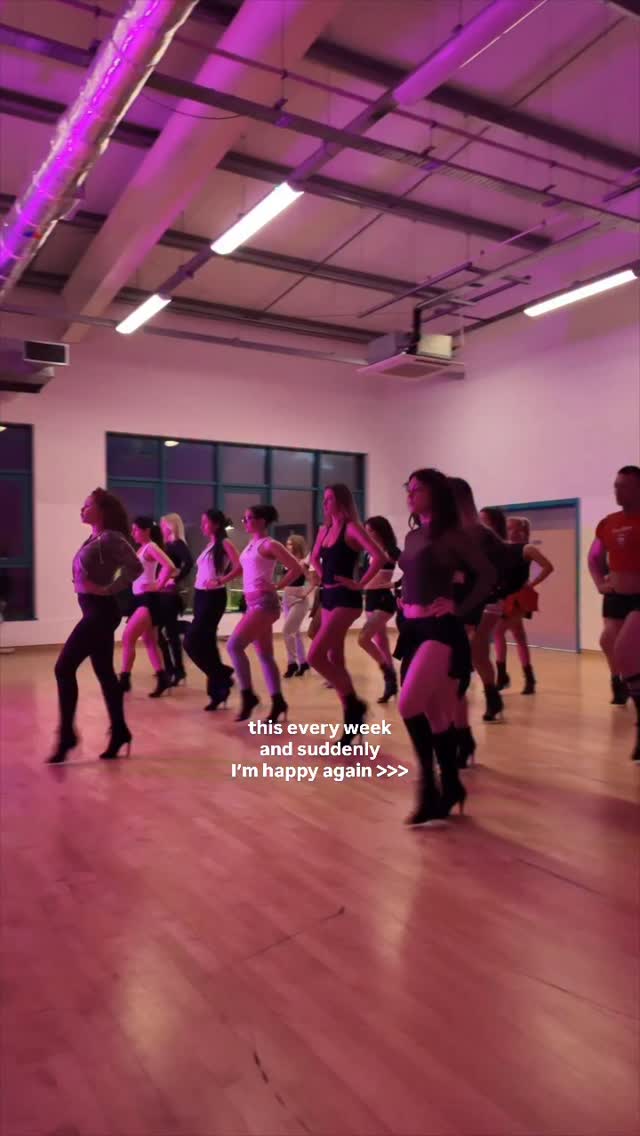 THIS EVERY WEEK AND I’M SUDDENLY FINE AGAIN 🙂↕️🙂↕️
Savvy Classes EVERY WEEK:
Savvy Tuesdays 7:30pm, Beginners Heels
Savvy Wednesdays 8:30pm, Improver Heels
Savvy Thursdays 8pm, Intermediate Heels
Savvy Saturdays 12pm, Beginner Heels
💐💐💐💐 WE CANNOT WAIT TO MEET YOU! 🫂
Book via Savvy Website 🚶🏽♀️
#SavvyHeels #ManchesterClasses #HeelsClasses #DanceClass #Community