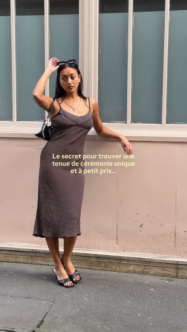 Tu es invitée à un mariage cet été et tu ne sais pas comment t’habiller ? 💒
Tu aimerais porter une tenue différente, qui ne va pas coûter une fortune, que tu ne verras sur personne d’autre et surtout que tu pourras reporter ou revendre facilement…
On te rassure, ce n’est pas mission impossible 🤍 Le secret pour trouver une tenue de mariage unique à prix mini, c’est de chercher dans des boutiques vintage ou des friperies.
Mais comme fouiller pendant des heures peut être agaçant, on a sélectionné pour toi les plus belles robes et autres tenues de cérémonie vintage.
🌹 Rendez-vous dans nos boutiques de Sentier et Château d’Eau pour découvrir notre sélection de pièces qui ne laisseront personne indifférent (P.S : on en chine de nouvelles chaque semaine !).
#tenuedemariage tenue de cérémonie idée de look mariage idée de tenue invitée mariage #boutiquevintage boutique vintage paris mode vintage #tenuemariage