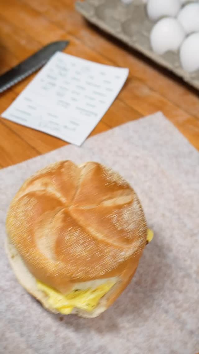 Simple. Classic. Always a good move 👀🥓🍳BEC on a roll done right.
Don’t overthink it…start your morning off at #CinosHotBagels
#eggsandwich #deli #longisland #oceansideny
