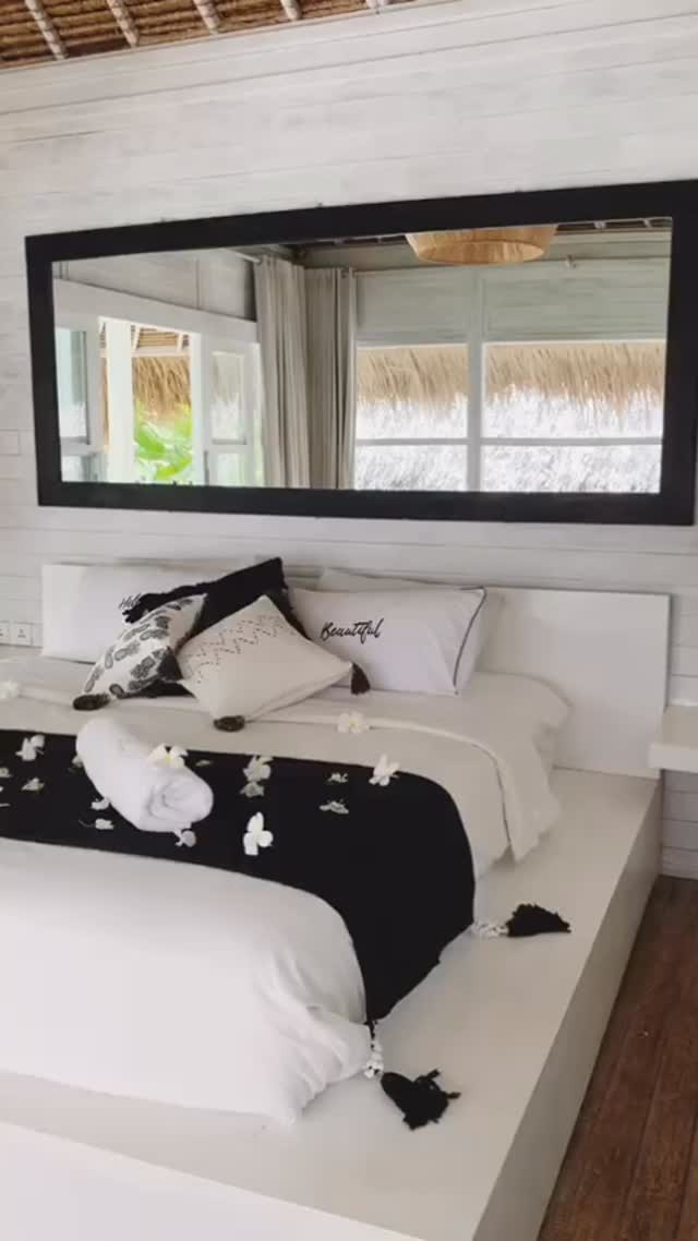 Enjoying a day at White Palm Eco-Chic Boutique Hotel is always amazing. The breeze, salt water pool, and comfy room all in one place
#whitepalmhotelbali #boutiquehotel #uluwatu