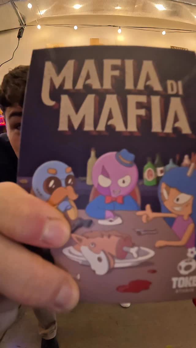 ¿Cansado de los mismos juegos de siempre?😏
Aquí tienes Mafia di Mafia: reglas fáciles, partidas rápidas y traiciones aseguradas.
Perfecto para reírte con amigos desde el minuto uno.
¿Todavía no tienes el tuyo? 🫡
#juegosdemesaenespañol #juegosdemesa #juegomesa🎲 #juegodemesa #mafiadimafia