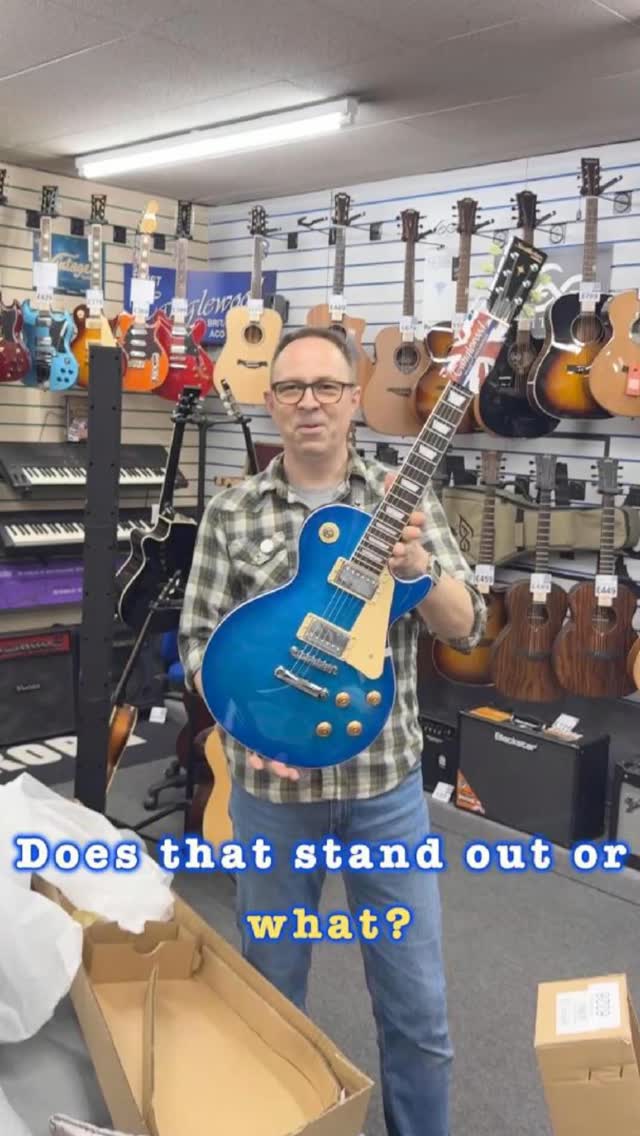 💙 Unboxing the Northstar Pro by @tanglewooduk NSP3 in Striking Blue Burst — vibrant, sleek, and impossible to ignore.
#tanglewood #northstar #northstarpro #nsp3bl #stourbridgemusic #shoplocal #musicshop #blueburst #unboxing
