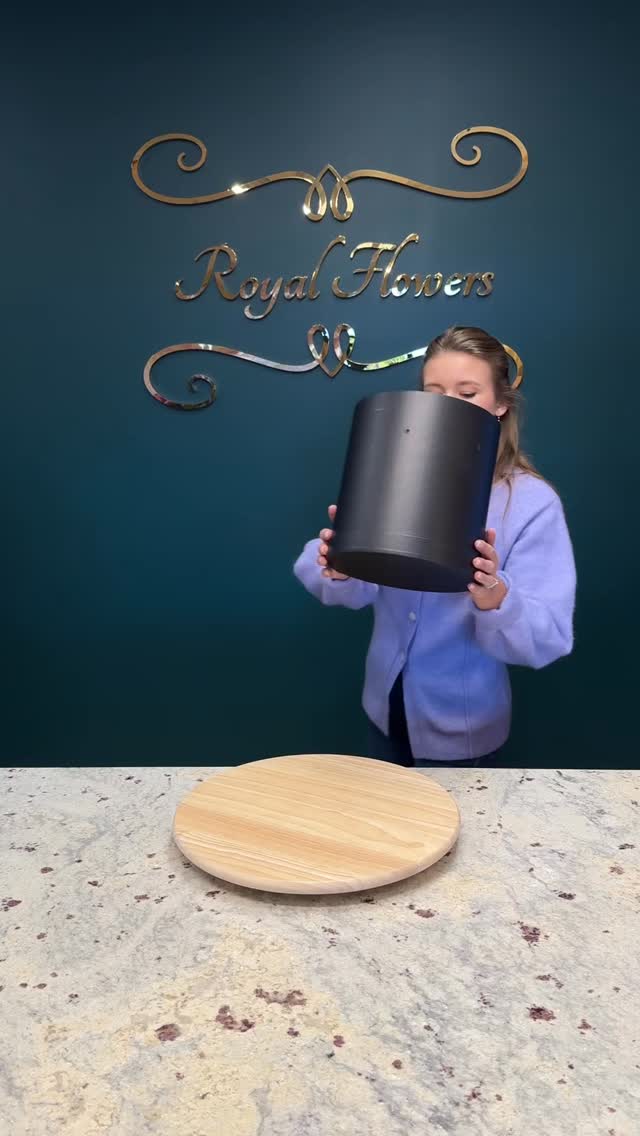 Mixing colors, textures, and a touch of chaos into something beautiful πβ¨
#royalflowersnj #medfordnj #florist #flowershop #flowerbox