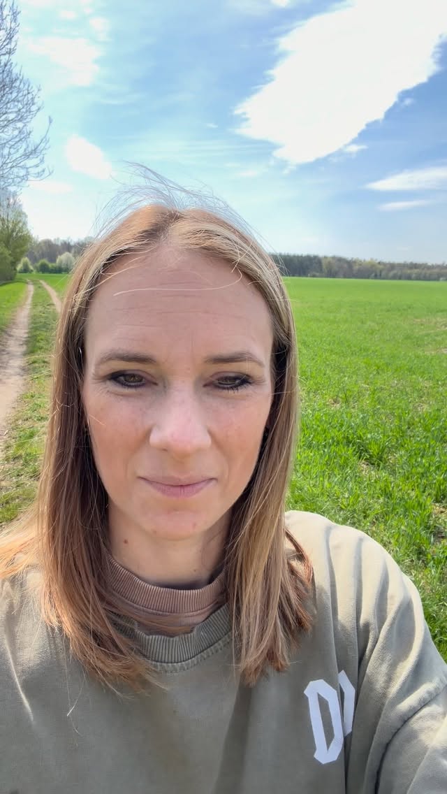 Im Frühling säen wir, was wir über das Jahr ernten…
Deshalb möchte ich dich gerne einladen am:
19.4. um 11 Uhr live per Zoom zu meinem Selbstheilungsworkshop in dem du lernst deine Selbstheilungskräfte zu aktivieren.
Du darfst an einer Heilungstrance teilnehmen, mit deinem individuellen Thema ohne dass du dich zeigen musst.
Du kannst jetzt einfach genießen, zu Ruhe kommen und deinem Unterbewusstsein einen Auftrag erteilen, auf den es schon so lange wartet.
Kostenfrei als Geschenk von mir- an dich, weil ich weiß wie es ist, wenn einfach gar nichts mehr geht.
Hol dir den Link in der Bio oder kommentiere mit: „Heilung“
Ich freue mich auf dich, Deine Lisa
#multiplesklerose #fatigue #mamaleben #frühling #chronischkrank