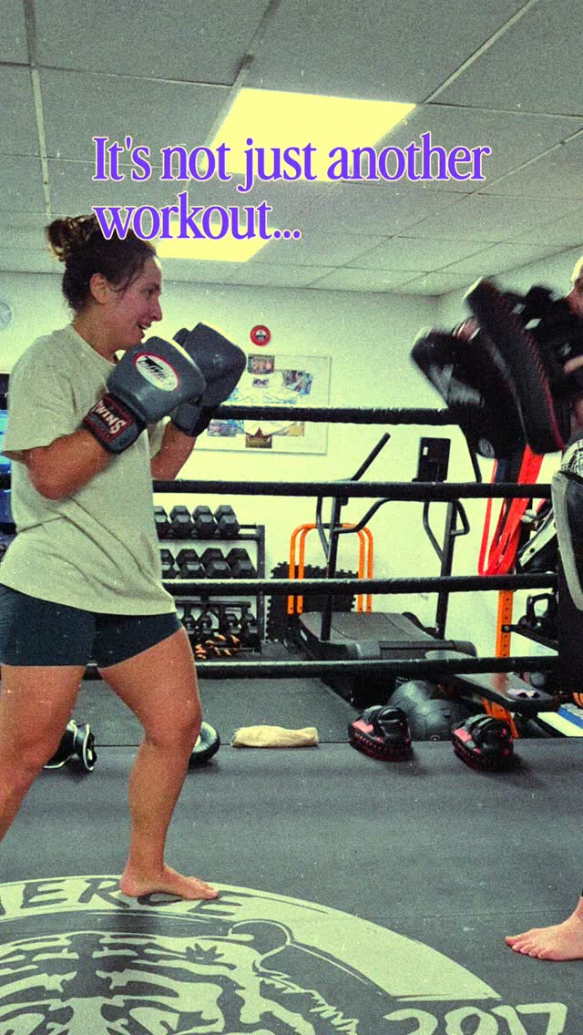 It's not just another workout...
✨️Me time
✨️Self care
✨️Therapy
Even better
❌️ NO Phones📱
❌️ NO Mirrors 💪🏼
Just like minded people training Muay Thai!🥊
#muaythaitraining #workouttime #muaythailife #muaythaitherapy #FierceFamily