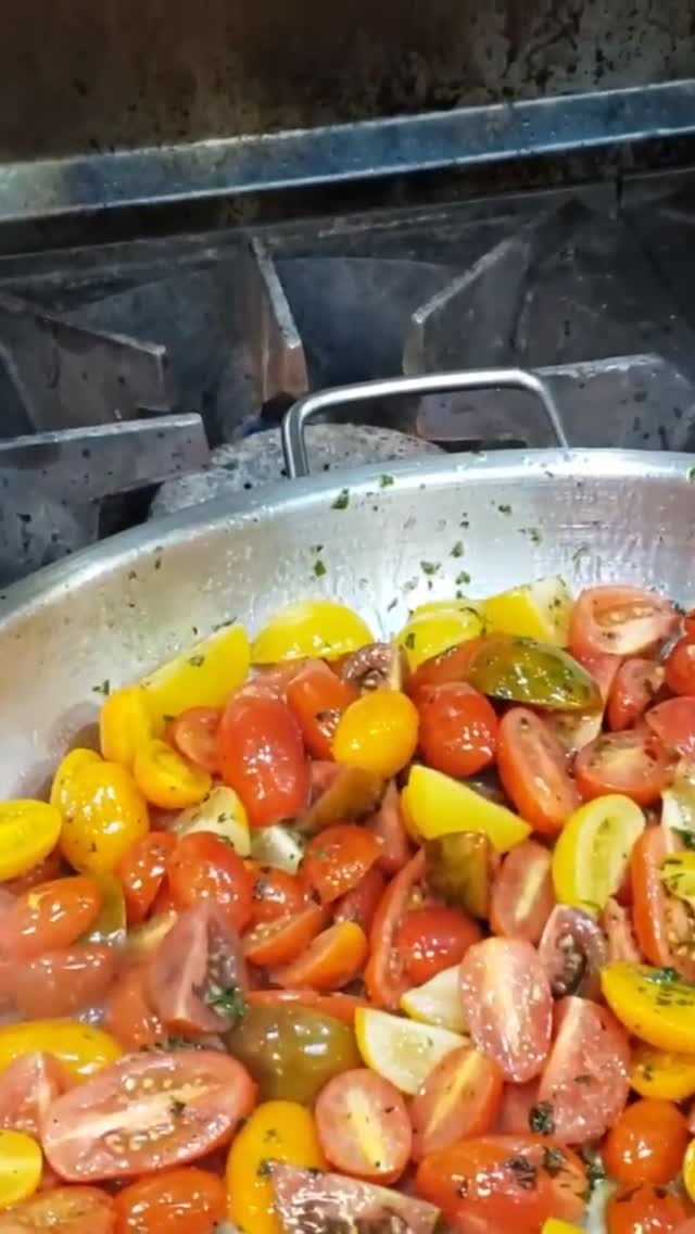 Bringing the menu to life 👨🏽🍳
What you see on paper is just the beginning, execution is everything. From prep to plating, every detail is handled with care to deliver the experience you expect from Q-Zeens.
#BehindTheScenes #ChefLife #QZeensKitchen #FoodQuality #AtlantaChef #CraftedWithCare #QZeens