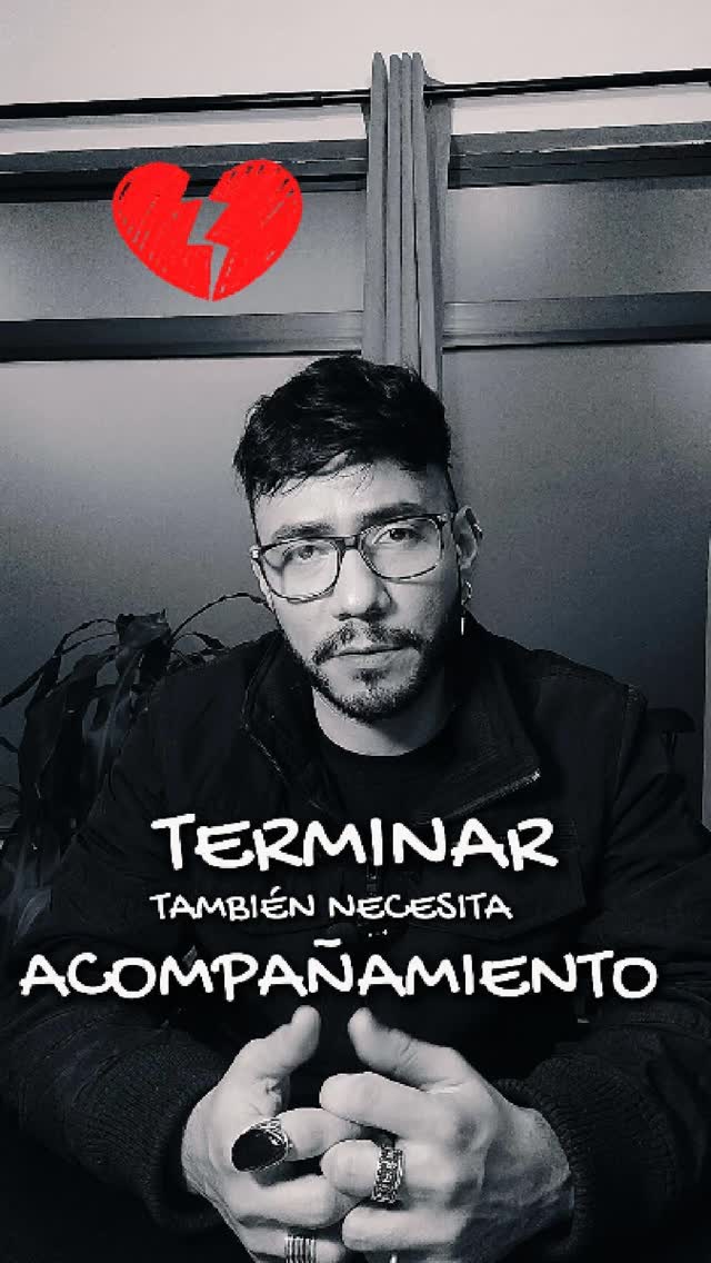 💔 Una ruptura no solo termina una relación… también mueve tu mundo interno.
No es solo tristeza.
También puede traer:
👉 Ansiedad
👉 Culpa
👉 Pensamientos repetitivos
👉 Insomnio
👉 Desconexión con tu cuerpo y tu deseo
💭 Muchas personas se quedan en ese diálogo interno:
“Debí hacer más…”
“Fue mi culpa…”
“No fui suficiente…”
Pero la ruptura no define tu valor.
💡 En sexoterapia entendemos que el duelo no solo es emocional…
también impacta tu autoestima, tu cuerpo y la forma en la que te vinculas.
✨ Vivir este proceso con acompañamiento puede ayudarte a:
✔ Comprender lo que pasó
✔ Soltar la culpa
✔ Reconectar contigo
✔ Volver a sentirte suficiente
Porque terminar una relación no significa que tú estés roto.
Significa que algo en tu vida está cambiando.
En SEXUS te acompañamos en este proceso desde un espacio terapéutico, sin juicios y con herramientas reales.
📲 Síguenos para más contenido sobre vínculos, emociones y s3xu4lid4d consciente.