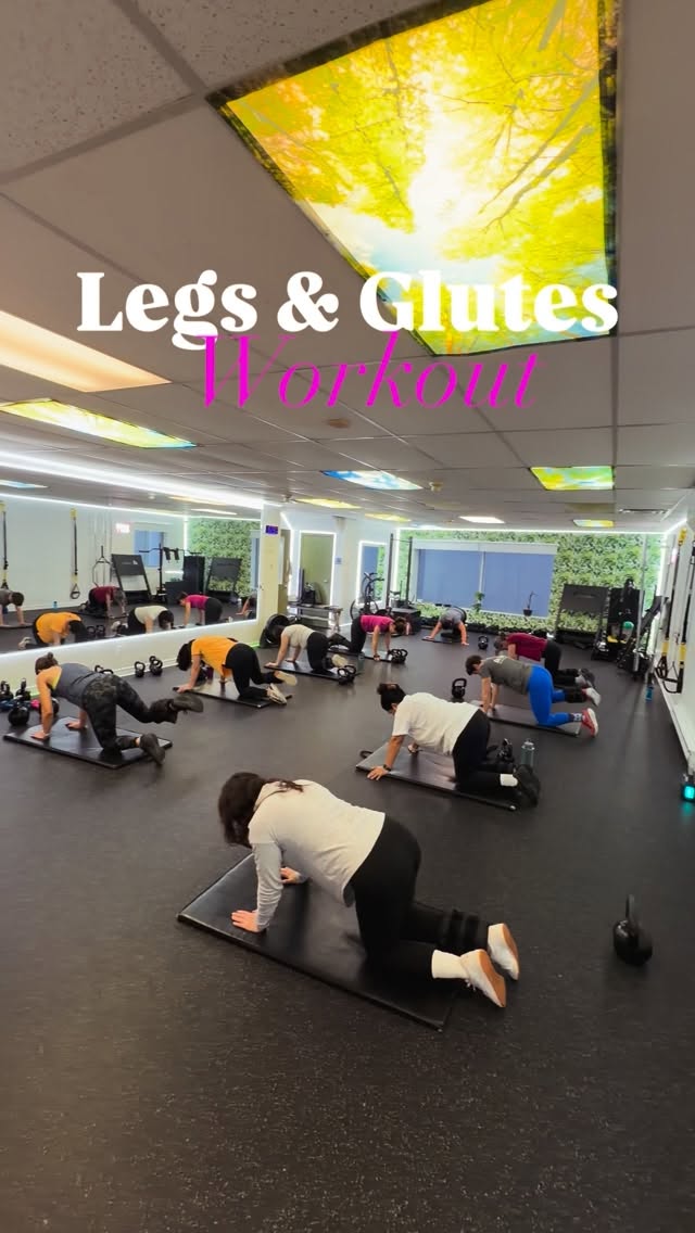 Booty & Legs on the menu 🍑
✅ Glutes working
✅ Legs shaking
✅ Walking out a little slower 😅
Good workout. no complaints 👍🏼
Want in?
DM me TRIAL
Fesses & Jambes au menu 🍑
👉🏽 Fessiers en feu
👉🏽 Jambes qui tremblent
👉🏽 on repart un peu moins vite 😅
bon workout. Aucune plainte.
Tu veux essayer ?
DM ESSAIE
#MontrealFitness #NDGFitness #LegDay #GlutesWorkout #StrongAfter40
