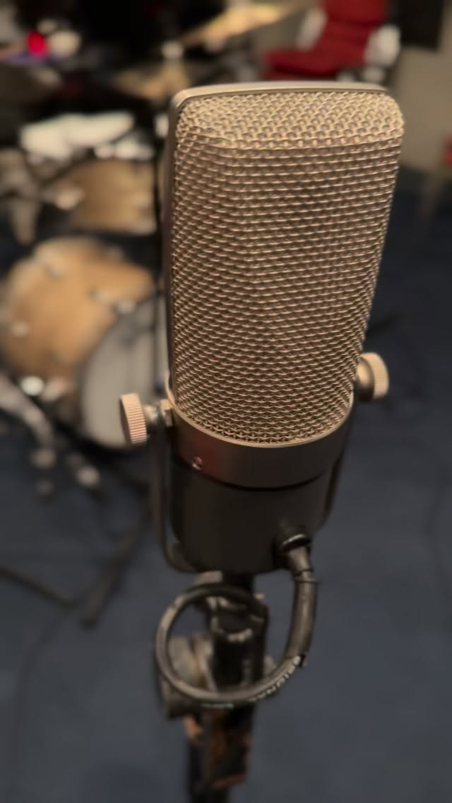 Working on my 3rd Loop pack for @loopmastersofficial this time focusing on Jazz vibes using my @gretschdrums Brooklyn kit and @zildjiancompany cymbals. Watch this space for the official release announcement. #loops #drummer #groove