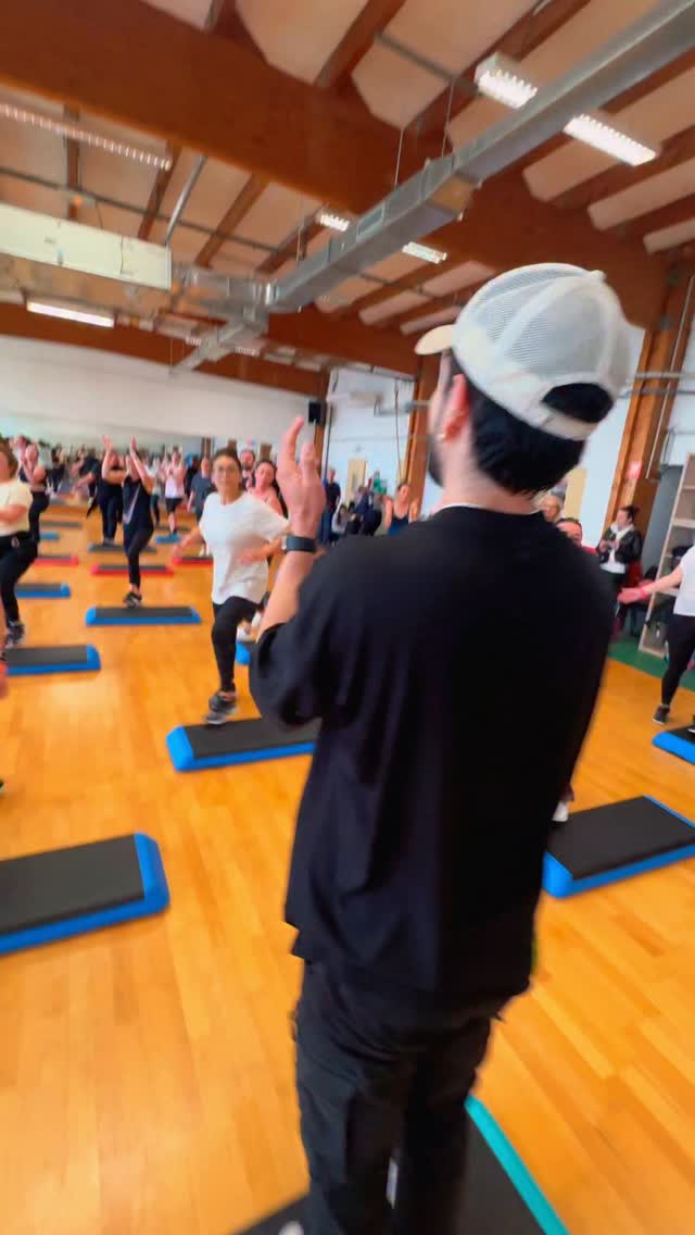 ❤️🔥 OUR EASY STEP ❤️🔥 Un super bon moment grâce à vous, à votre sourire et à toute votre bienveillance!! Voilà, une @deep.fit.experience que vous avez rendue INCROYABLE 🔥🔥🎉
Un grand merci à @tawada.brand for this 👕🔥
MERCIIII ❤️🔥🥰❤️🔥
#fitness #freestyle #step