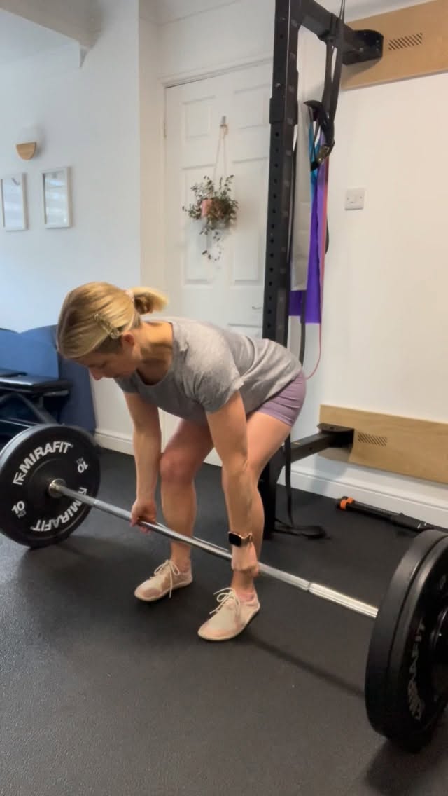 🍌Under-fuelling?!😣
I’m not pretending a banana will give you the power to lift every time, but, under-fuelling may be a reason you’re not performing at your best or seeing progress during your workouts.
Food is fuel
Some carbs before a workout can make you feel totally different 💪🏼
All my nutrition programmes can teach you how to make food work for you to get you feeling (& achieving) your best.
Next in-personal small group programme starts soon!!!
✨Limited spaces, so check it out and sign up sharpish if you’re interested.
Alternatively, grab yourself a copy of my downloadable nutrition guide
👉🏼Click link in bio for both, or message me😊
Em x
#fuelyourworkout #nutritionprogrammenorthdevon #femalenutrition