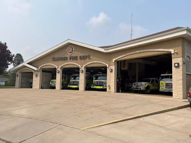 Did you know SFD is a tornado shelter location?
For some of our residents that don’t have adequate basements such as mobile homes or are traveling in vehicles, we welcome any who may feel safer coming to our department in the event of a tornado warning.
🚨
Here is what you need to know to stay safe this season, based on National Weather Service best practices:
📢 Sirens Are for the Outdoors ONLY
Tornado sirens are officially categorized as Outdoor Warning Systems. They are designed for one specific purpose: to alert people who are outside (at a park, golfing, or gardening) to seek shelter immediately.
They are not designed to penetrate the walls of your home.
They are not designed to wake you up while you are sleeping.
📻 Your “Indoor” Warning System (The Gold Standard)
Since you likely spend most of your time indoors, you need a system that works where you live. The most reliable lifesavers are:
NOAA Weather Radios: These are the “smoke detectors” of severe weather. They are loud enough to wake you up and run on battery backups if the power goes out.
Wireless Emergency Alerts (WEA): Ensure these are ON in your phone settings! These alerts are GPS-based, meaning they only trigger if you are in the direct, projected path of the tornado.
⚡ 4. When the Warning Hits
A Tornado Warning is issued when there is confirmed rotation. This is the “real deal” and signals an immediate and imminent threat. Because these warnings often come with very short notice, having a weather radio and phone alerts active is the difference between being prepared and being caught off guard.
THE BOTTOM LINE: Don’t rely on a siren to be your alarm clock. Take charge of your own safety by grabbing a weather radio and checking your phone settings today.
Credit: Western Lakes Fire Department