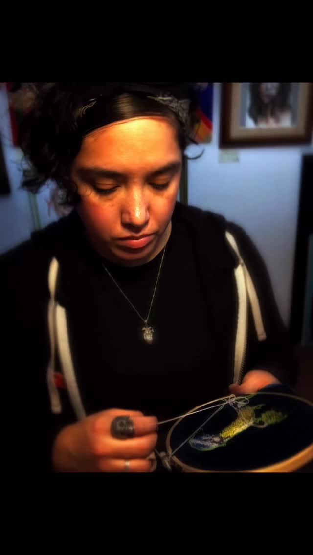 And yes… I’ve officially become that lady who loves watching birds 🐦✨
And stitching them? Honestly, the best kind of therapy.
Custom embroidered birds are available, if you’d like one of your own, send me a message and I’ll share all the details 🤍 @momodead @catandsheep.dolls
#EmbroideryArt #BirdLovers #HandmadeWithLove #TextileArt