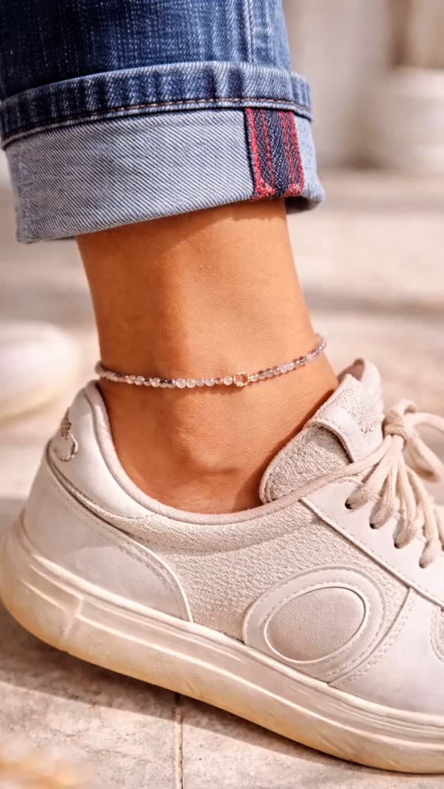 Möchtest du dir wieder einmal bewusst Zeit für dich nehmen?
In meinem Edelsteinschmuck-Workshop im Vivescam-Atelier gestaltest du dein eigenes Schmuckstück aus hochwertigen Natur-Edelsteinen. Die Atmosphäre ist ruhig und persönlich, Vorkenntnisse sind nicht erforderlich.
Freue dich auf eine kreative Auszeit, wunderschöne Materialien und ein Schmuckstück, das du mit Stolz tragen wirst.
Perfekt auch als gemeinsame Auszeit mit Freundinnen oder einem Lieblingsmenschen.
Die Plätze sind limitiert.
Melde dich jetzt über den Link in meiner Bio an.