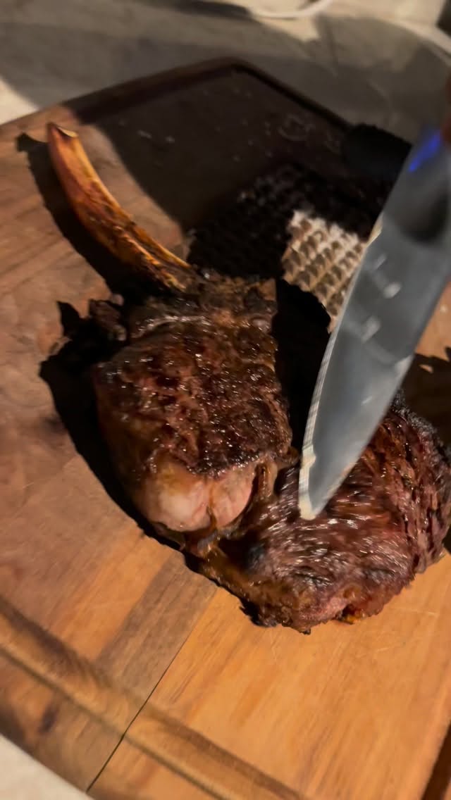 Just did a @fastbrine with this tomahawk and that’s how it came out…
#Tomahawk #steak #bbq #grill #fastbrine