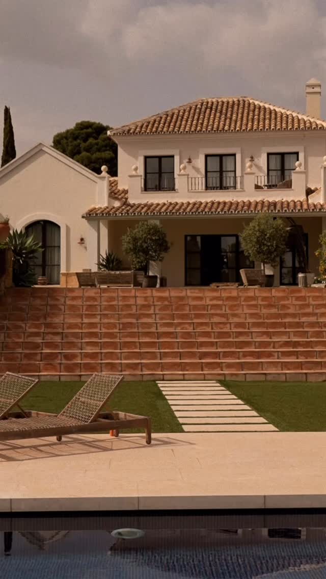 🥂 Another day, another event 🥂
Different setting, same attention to detail and the same standard every time.
At Dani’s Catering, it’s about showing up and delivering — every single day ✨