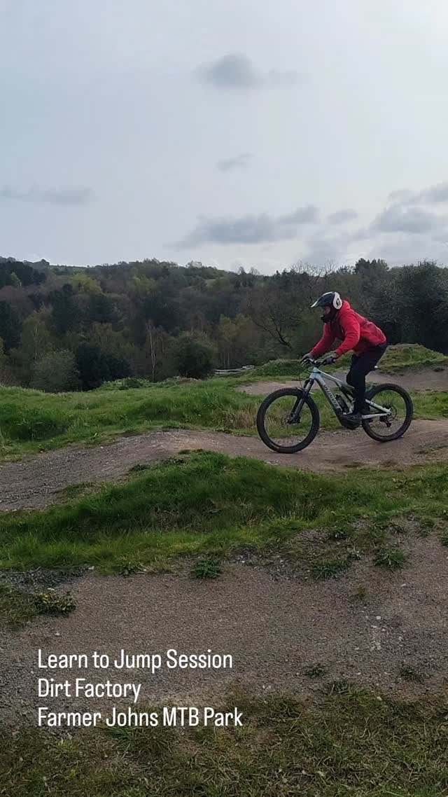 Learn to Jump Session this morning at @fjmtb park for @dirtfactorymcr
Good progress made and a througher understand of the technique to take away and do some purposeful practice before a trip to @bikepark_wales
@deviatecycles
@burgtec
@peatysproducts
@raphamtb
@veetireco
@rimpactmtb
#mtbcoaching
#bikepark
#mtb