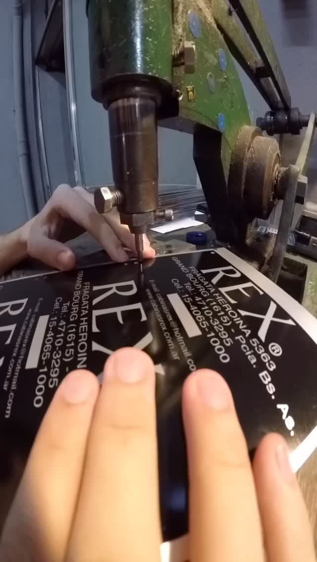 ✔️ Diseño preciso
✔️ Impresión de alta calidad
✔️ Corte y terminaciones perfectas
En CG Planograf no solo hacemos chapas…
hacemos productos que representan tu marca en cada detalle.
💪 Resistentes, duraderas y listas para cualquier tipo de uso.
📩 ¿Necesitás chapas para tus productos o maquinaria? Escribinos y lo hacemos realidad.
#CGPlanograf #ChapasPersonalizadas #ProducciónIndustrial #DiseñoIndustrial