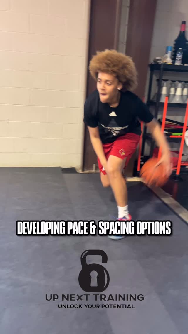 DEVELOP YOUR GAME WITH PACE & SPACE
Reps like this challenge the athletes to think about defensive player placement, their body placements, movements, & pace!
It LOOKS easy but mastering the pace takes time & reps 😈👏🏽
Are 🫵🏽 Up Next⁉️
📍| Columbus, OH
#UpNextTraining #UnlockYourPotential
.
.
.
#basketball #basketballtraining #explorepage