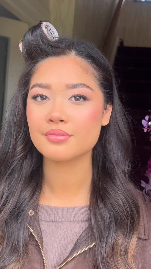 Imagine looking this gorgeous for your transition year ball?
Make-up on the gorgeous Erin 🤍 Soft glam with pinky tones to enhance, rather than cover up, her natural beauty.
#makeup #makeupswords #makeupartist #makeupartistswords