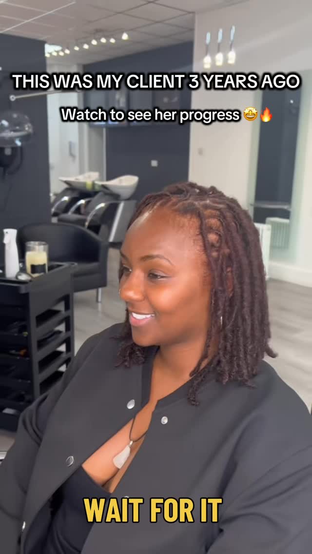 Look at our gorgeous clients growth 😍🙌🏿🔥👑
Rumour has it, if you mind your business and drink your water, your hair with grow this fast too 💧🤔😂
#hairgrowth #locs #mindyourbusiness #fyp #transition
📍 Harrow, London
📲 www.q2locsparlourltd.com