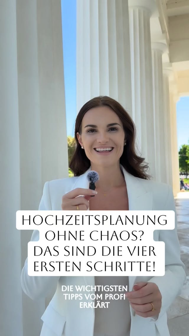 Endlich verlobt – und jetzt? 💍✨
Die Kulisse hier am Theseustempel in Wien ist traumhaft, aber damit eure eigene Hochzeit auch so perfekt wird, müsst ihr strategisch starten! Viele Paare verzetteln sich am Anfang. Damit euch das nicht passiert, kommen hier die Profi-Schritte:
1️⃣ Die Location-Analyse: Es geht nicht nur um die Optik. Achtet auf die Distanz für eure Gäste, die Kapazität und – ganz wichtig – die versteckten Kosten (Technik, Personal, Sperrstunden).
2️⃣ Save the Date: Sobald die Location steht, gehen die Karten raus! Sichert euch euren Termin im Kalender eurer Liebsten, bevor dieser belegt ist.
3️⃣ Das Catering (Der Zeitfresser): Unterschätzt diesen Punkt nicht! Es ist meist der größte Kostenfaktor. Plant frühzeitig Probeessen ein, da gute Caterer oft über ein Jahr im Voraus ausgebucht sind.
4️⃣ Design & Professionisten: Erst wenn das Budget durch Location und Catering steht, entwickeln wir das Designkonzept und wählen die passenden Dienstleister (Fotografen, Floristen etc.) aus.
#HochzeitsplanungWien #HeiratenInWien #Theseustempel #WeddingPlannerAustria #Braut2026