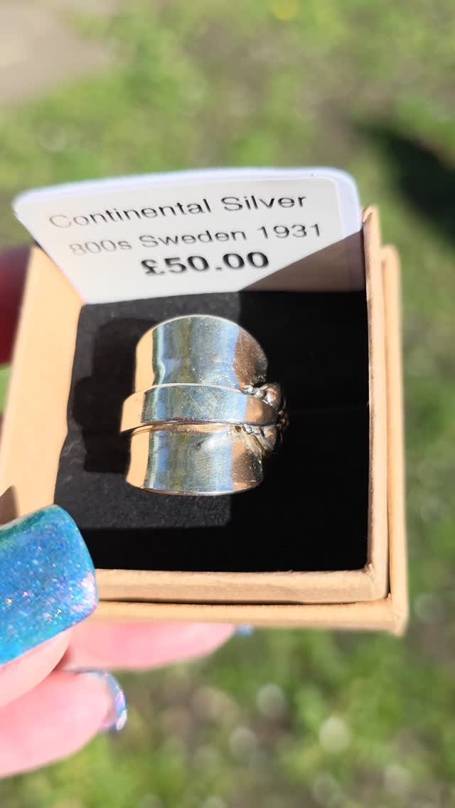 π at these beauties. Spoon rings all availablentoday at #Wilmslow π₯°
.
.
.
#handmade #fitzii #cutleryjewellery #reuse