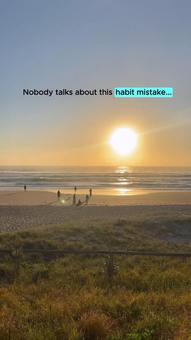 Most people think habit change is about willpower šŖš½
Itās not.
Your brain doesnāt run on motivation ā it runs on cues.
If your environment keeps triggering the old behaviour, youāll keep repeating the old pattern⦠no matter how badly you want to change.
You donāt fail habits because you lack discipline.
You fail because your environment is perfectly designed for your current habits š§
Want better habits? šš½āāļø
ā Make the good habit obvious
ā Make the bad habit inconvenient
ā Reduce friction for the behaviour you want to repeat
Behaviour change becomes easier when your environment does the heavy lifting.
Stop trying harder.
Start designing smarter.
Save this as a reminder: environment first, behaviour second. ā¤ļø