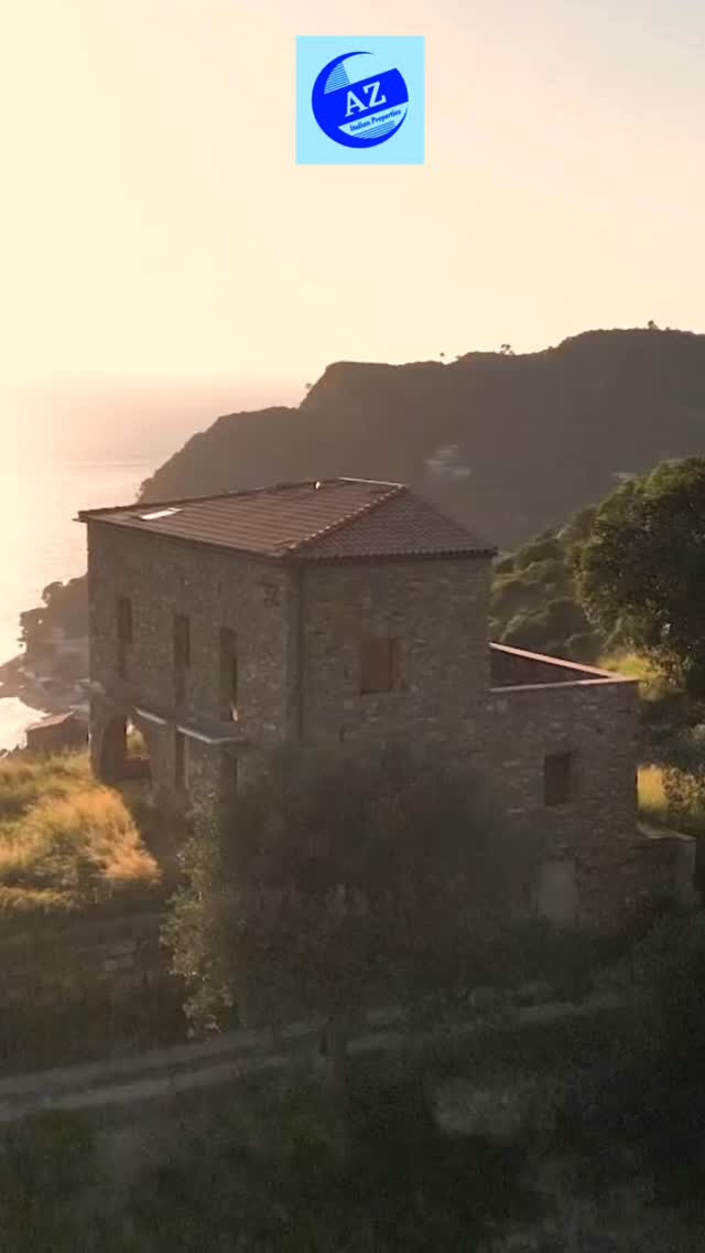 FOR SALE: Authentic Stone Farmhouse with 11 Hectares – Montecorice Cilento 🏡
Looking for a renovation project with the ultimate “Wow” factor? This 243 sqm stone property is a masterpiece of local architecture, currently at the al grezzo (shell) stage and ready for internal customization.
Key Highlights:
✅ Unrivaled Views: 360° views of the sea, Ripe Rosse, and maritime pines.
✅ Massive Land: 11.7 hectares of private land with productive olive groves.
✅ Character: Traditional Cilento stone and elegant architectural arches.
✅ Prime Location: Just 1.7km from San Nicola Port and 9km from the Blue Flag beaches of Acciaroli.
A secluded sanctuary accessed by a private track, offering total privacy without sacrificing proximity to the coast.
💰 €480,000
📩 DM for floor plans and private viewings.