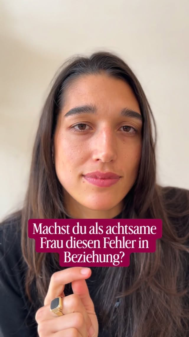 Das eigene Limit - ein Thema mit dem so viele struggeln (auch ich regelmäßig!).
Weil es etwas ist zu dem wir kaum Bezug haben & dann drüber gehen und uns fragen warum wir überfordert und erschöpft sind. (Und dann geben wir gern noch anderen dafür die Schuld 🥲)
Wenn d Bock auf nen deep dive hast: Morgen, 15 Uhr hibt‘s nen Workshop zum Thema Limit & Erschöpfung.
Kommentier „Workshop“ & ich schick dir den Link. Workshop ist auf Spendenbasis bec we all need this support.
Much love & schönen Abend euch!
