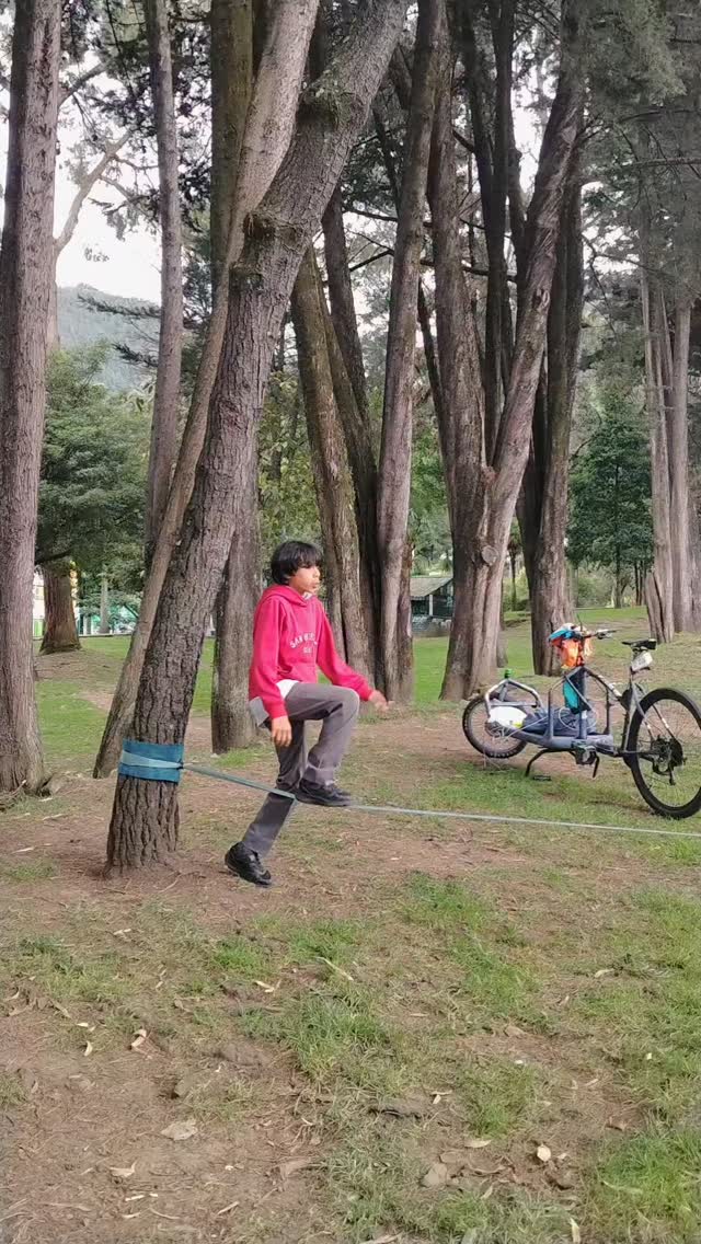 No olvides seguir nuestra cuenta @escuelaslackbogota
Hoy te traemos 5 datos tremendos sobre practicar slackline.
Si te interesa, te esperamos en nuestras clases. Agenda y diviértete viviendo la mafia del equilibrio.
#slackline #confianza #desarrollopersonal #viveelequilibrio #bogotá