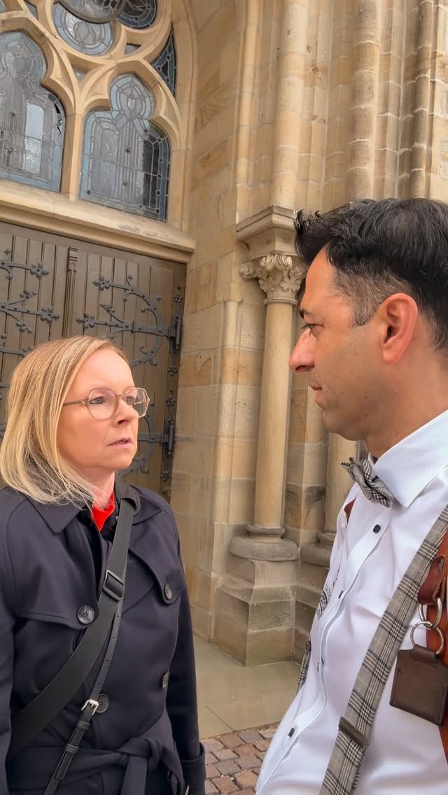 Instagramer sagen: Macht endlich mehr Reels! 1. Versuch und meine Frau läuft weg, und ich werde von ihrer Kamera beschossen…. Läuft ja super! #InstagramGurusHabenGesagt #WirMachenJetztMehrInstagram #AlgorithmusIstStolz