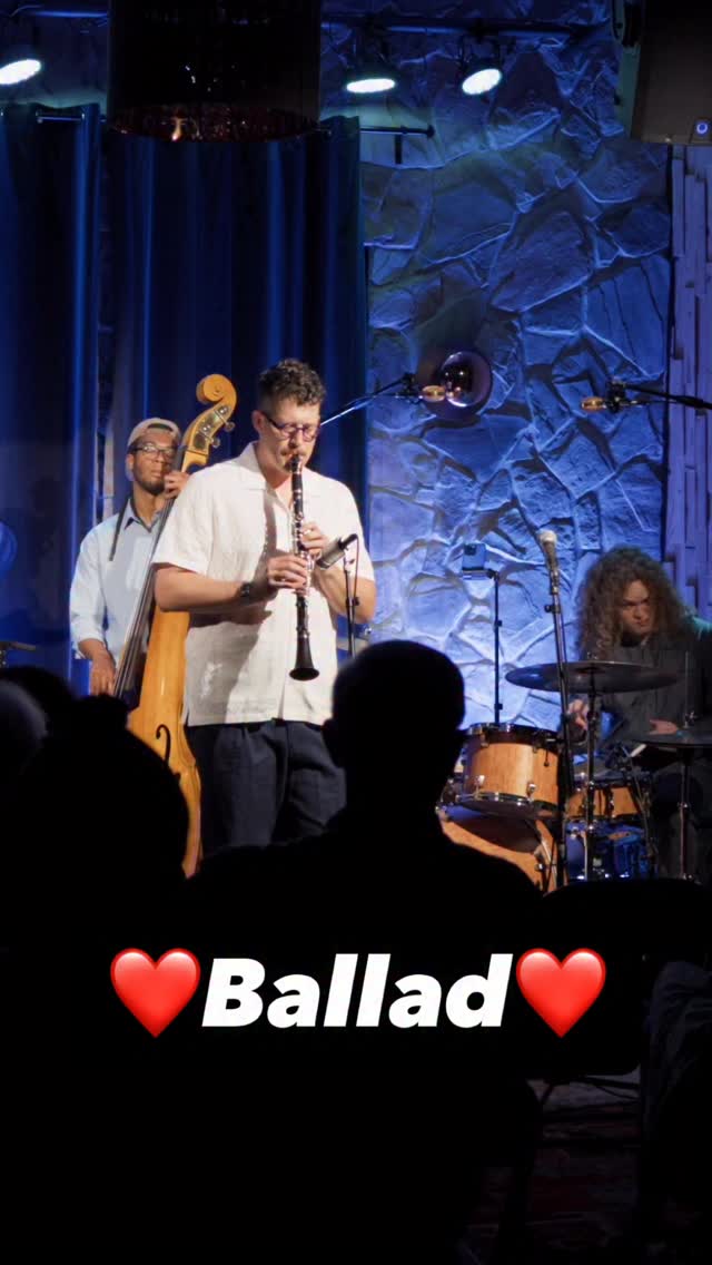 Nothing better than being embraced in the beauty of a ballad ❤️ Spring Can Really Hang You Up the Most.
⭐️Join my Improvisation 101 Course⭐️
www.jazzclarinetacademy.com
#clarinet #saxophone #music #band #jazz @legerereeds @silversteinworks