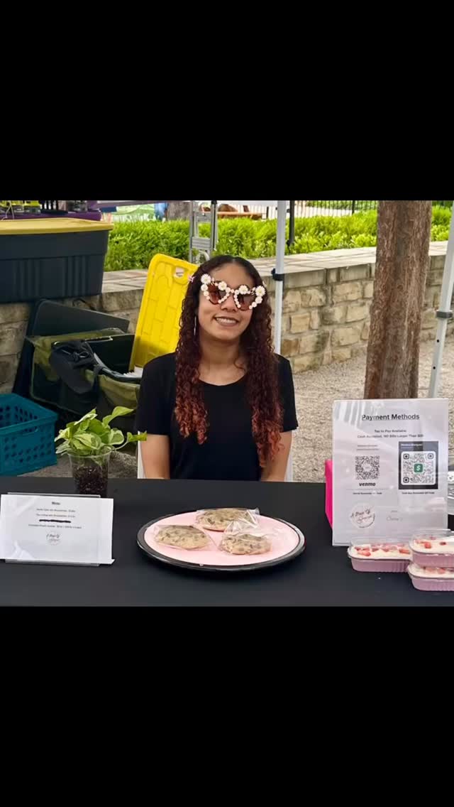 Another successful event @thevillagedallas ! 🤗 Thank you again for allowing me to participate! And thank you so so much to my friends @krazyj72 @ethan_mahadi @littlesliceofheaven222 for stopping by and supporting meee 🥰🫶🏽
Until next time 🙂↔️
•
•
•
•
•
•
•
#BakedGoods#HomeMade#SoftCookies#ForYou#fyppackagedorderstrendingSupportSmallBusinessescookiesFreshDallasTexasTexasPastriesCustomOrdersMustTryBakerBarkernearmebuttercreamfrostingfillingpartn