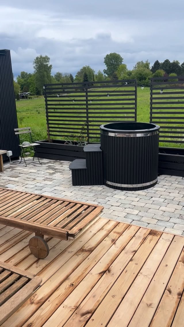 Sauna & Bobler handler ikke om at vi skal drikke os fulde, det handler heller ikke om hvordan vi kan være antiinflammatoriske!
Det handler om at skabe balance og blødhed 🙏
Det handler om nydelse og selvkærlighed 🌟
Det handler om at give dig selv lov til at fylde ❤️
For mig handler sundhed selvfølgelig om god mad, søvn, bevægelse osv. Men det handler absolut også om balance, fællesskab, nydelse og kærlighed 💚 Derfor holder jeg forskellige events, så du kan finde det DU har brug for mere af.
Vil du med en anden gang?
