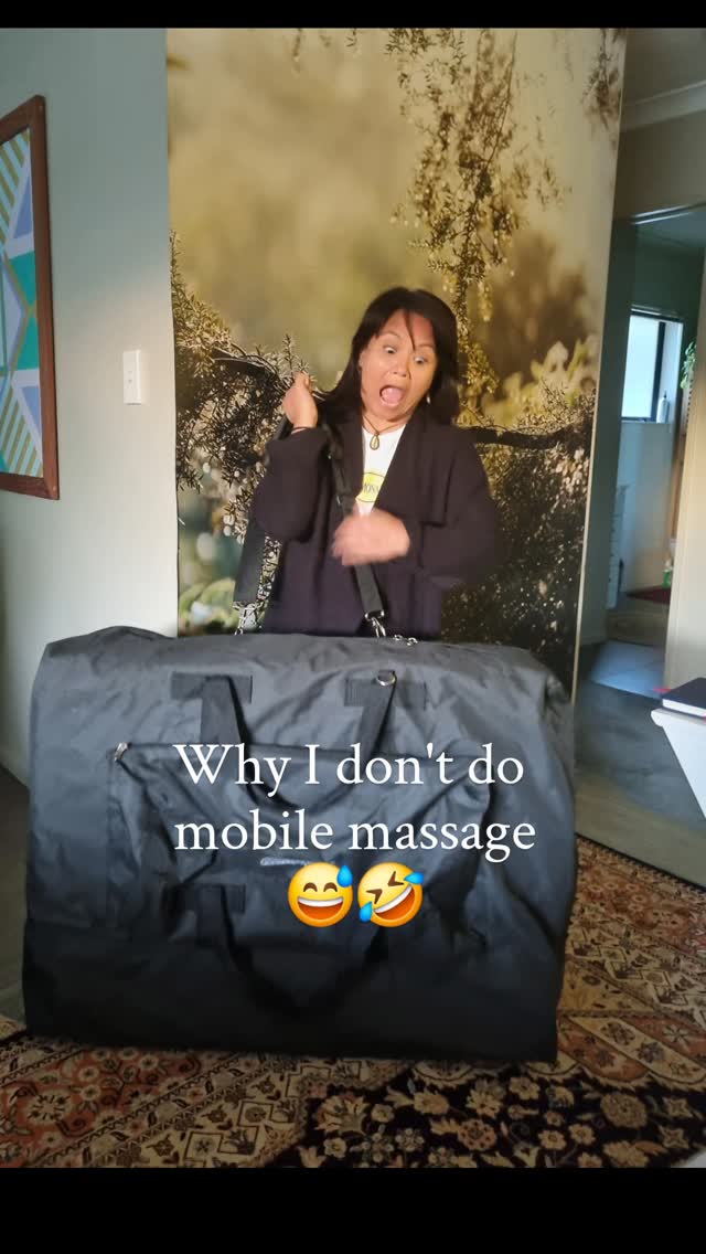 Because the table is bigger than ME! ... AND even a trolley wouldn't help LOL! 🤣
Don't underestimate my stature though ;)
#massagetherapist #miabellenz #facemassage #aucklandmassage #holisticwellness