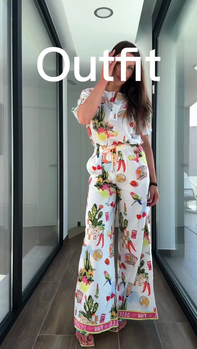 Détrompez-vous… ce n’est pas une combinaison, mais bien deux pièces coordonnées ! 🤩🌴💖
Alors, que pensez-vous de ces imprimés ultra summer qui sentent déjà les vacances, les terrasses dorées et les escapades sans retour ?
À adopter en total look ou à dépareiller selon votre mood… vous les portez comment ? ☀️💚🌴🦜🌵
#LOULOU #summerlook #mixandmatch #vacationvibes #styleinspo