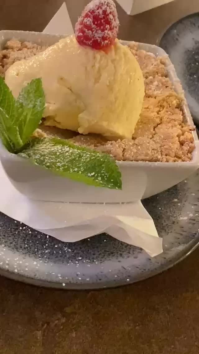 Essex Rhubarb & Pink Lady Apple Crumble
SALT
#maldon #essex #salt #restaurant #essexfoodies
