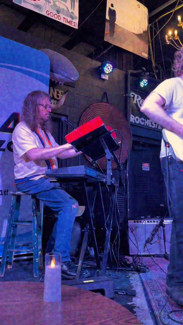 Good times over the weekend at @recordarchive ⚡️Thanks to everyone who came out and celebrated @recordstoredayus with us
Here’s a clip of us playing our song “You Dreams”
Video credit: @maggieciambrone