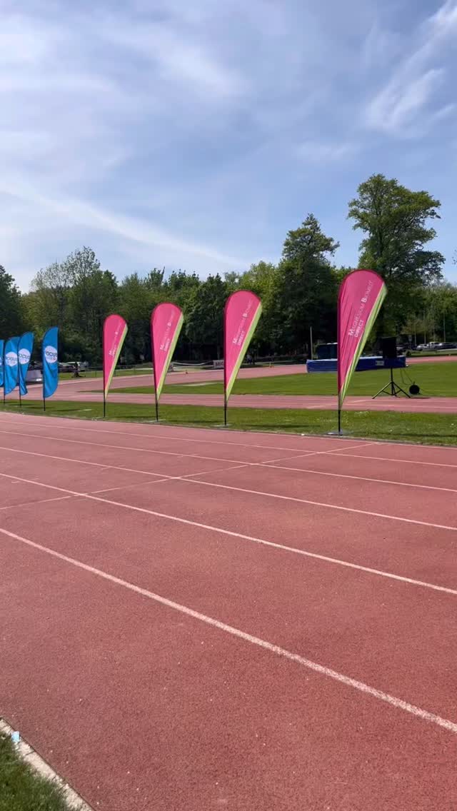 Sommerliche Temperaturen beim @volkslauf.ch 🤩 ☀️
Mit unser Lounge @toyota.switzerland & @focuswater im Zielbereich können sich die Finisher wunderbar erholen!😍
Für zu Hause die @dermaplastactive_ch Creams und die notwendige Magnesium-Dosis mit @magnesiumbiomed_unodirectactiv 💪🏻
Herzlichen Dank für die Unterstützung an unsere Partner. 🫶🏻
#sponsoring #running #regiosportkollektiv