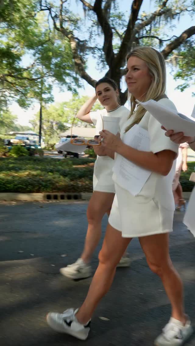 Susanna and Basil 🩷
.
📸 @thomasmalphrus