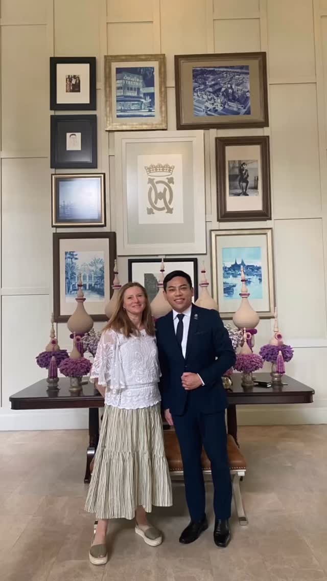 สวัสดีตอนเช้าครับ/ค่ะ (sà-wàt-dii khâ) Thailand ✈️🇹🇭. We’ve arrived in Bangkok and here I am staying at the beautiful Oriental Residences near Lumphini Park, an area I haven’t experienced before and a great way to begin our Thai Adventure!
This trip feels a little special as I’ll be revisiting some of the destinations I first explored in my early 20s… and seeing how they’ve changed (and maybe how I have too!).
Alongside the nostalgia, I’ll also be discovering some new spots and, of course, staying in a selection of hotels that I regularly recommend and book for you all. It’s always so important to experience these places first-hand so I can keep bringing you the best advice, honest insights, and a few hidden gems along the way.
I’ll be sharing plenty as I go from favourite finds to little surprises - so keep an eye out if Thailand is on your wish list #orientalresidencebangkok @ljr_consultancy