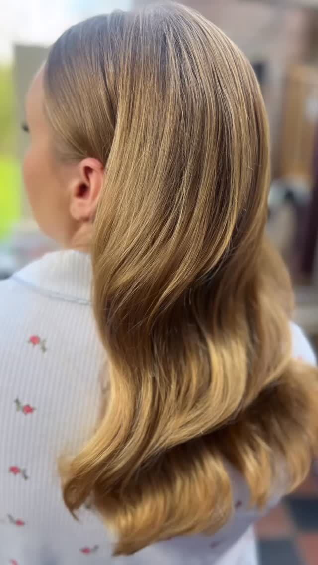 Classic and chic bridesmaid hair love this look for 2026
#bridalhairstylist #weddinghairinspo #leicesterweddinghair #weddinghairleicestershire #weddinghairstylistleicestershire