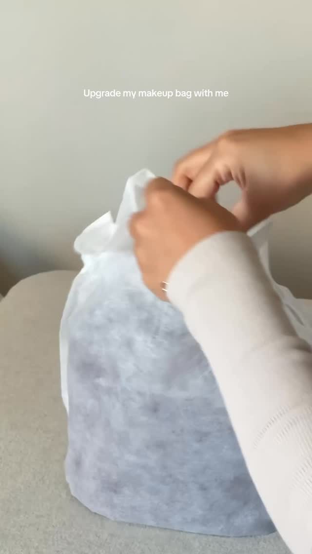 Small purchase, big upgrade! Love this makeup bag from Amazon. All products linked in my bio.
#beautyblogger #makeupbag #makeuporganizer #makeupaddict #longislandmakeupartist