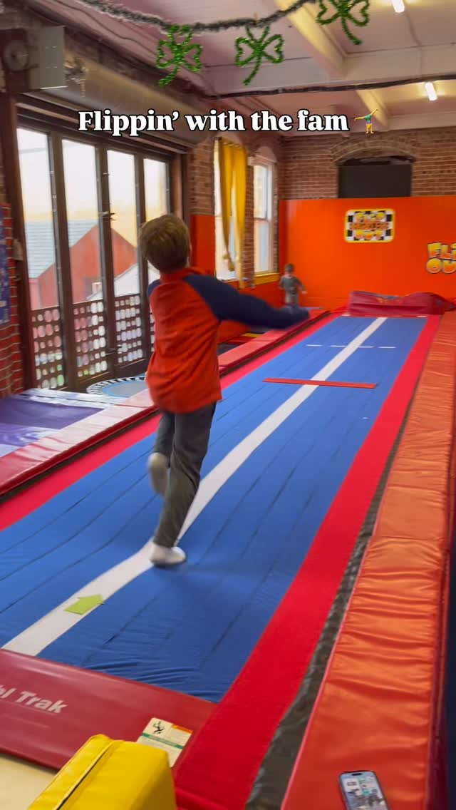 We had sooo much fun flippin with everyone last time!! Make sure you sign up for the next one to join in on the fun 🤩 registration link in bio 🔗
•
#flipoutproductions #gymnastics #family #opengym #familyfun