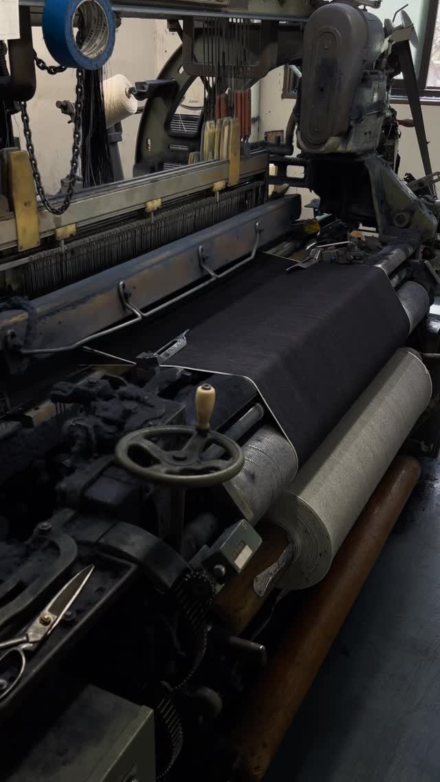 From weaving Japanese selvedge denim to the final fit.
Every pair goes through cutting, sewing, machine adjustment, chain stitching, buttonholes, rivets, and tack buttons before becoming a finished pair of jeans.
Made step by step in Kojima, Okayama, Japan.
#japanesedenim #selvedgedenim #denimfactory